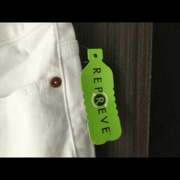 Lands End Women’s Mid Rise Straight Leg White Jeans - Picture 3 of 4